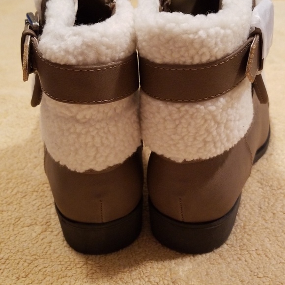 SO Taupe Broadcast Side Zip Booties in Size 6.5M - Picture 4 of 8